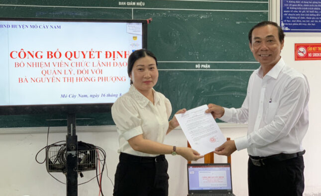 Lễ công bố quyết định bổ nhiệm viên chức lãnh đạo quản lý đối với bà Nguyễn Thị Hồng Phượng