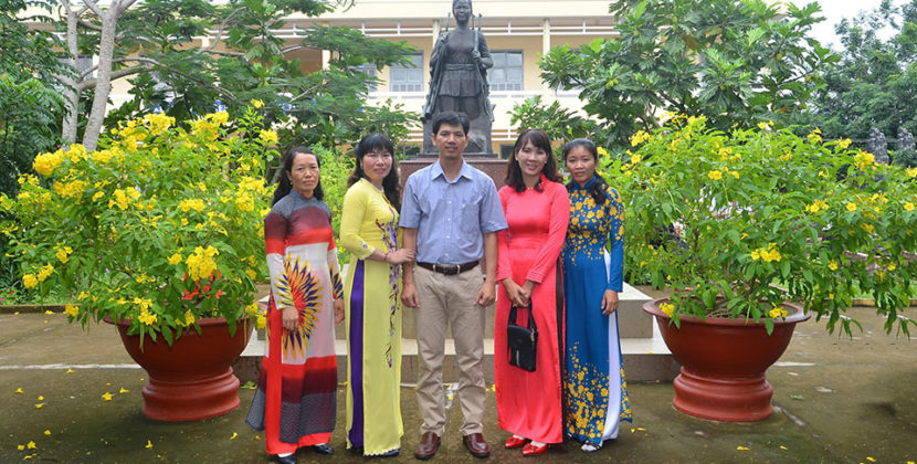 Tổ tiếng Anh